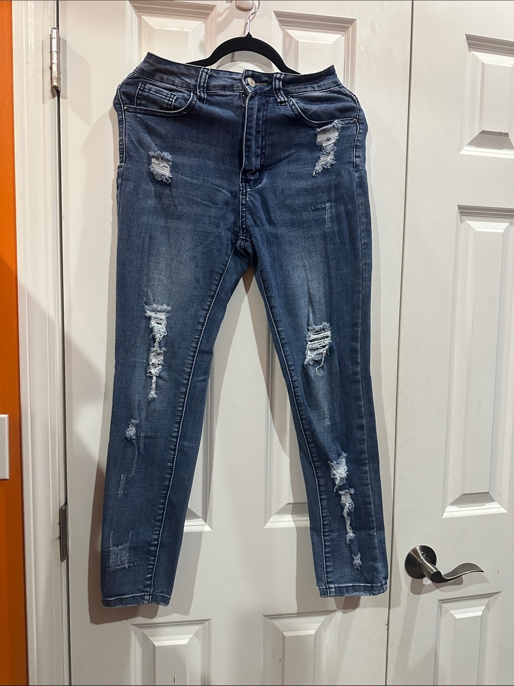 NWOT Dark Blue Distressed Women's Jeans - Classic Stretch Fit size M